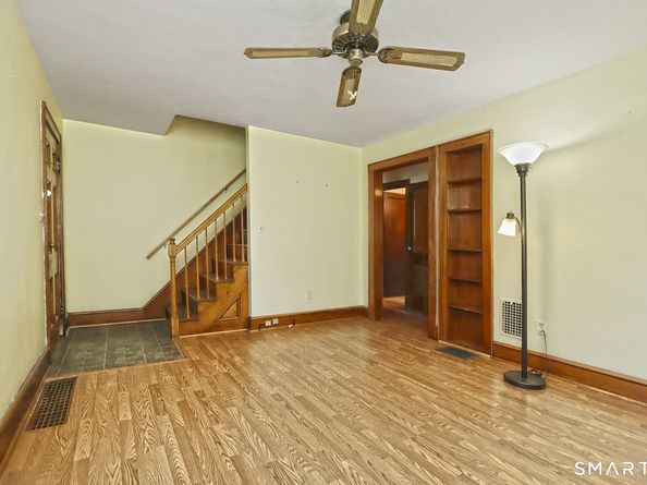 293 Pleasantview Avenue, Bridgeport CT 06606