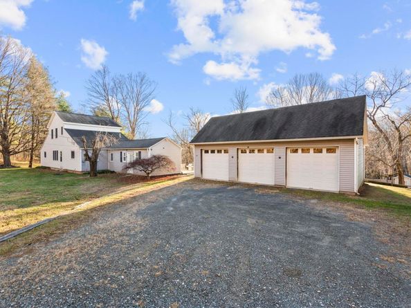 22 Old Middle Road, Brookfield CT 06804