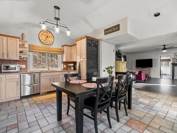 22 Old Middle Road, Brookfield CT 06804