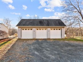 22 Old Middle Road, Brookfield CT 06804