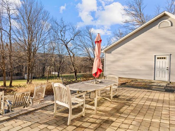 22 Old Middle Road, Brookfield CT 06804