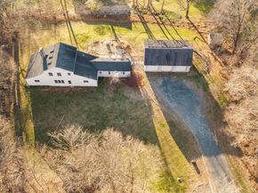 22 Old Middle Road, Brookfield CT 06804