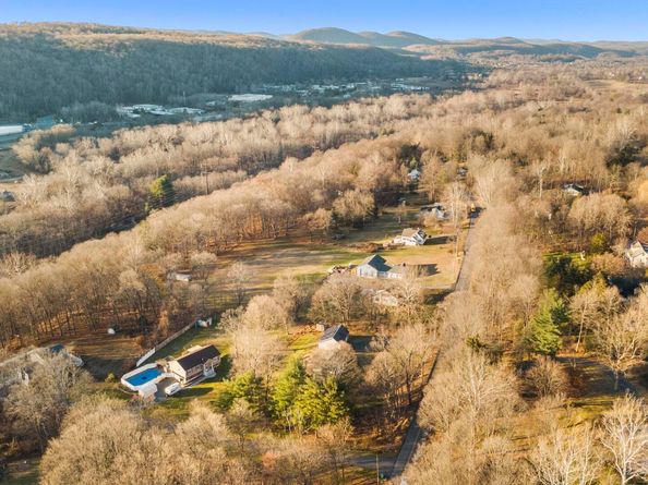 22 Old Middle Road, Brookfield CT 06804