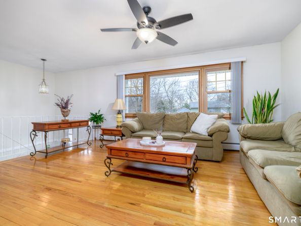 7 Lycett Court, Norwalk CT 06851