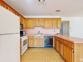1985 Cutspring Road, Stratford CT 06614
