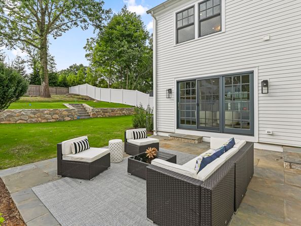 20 Center Drive, Greenwich CT 06870