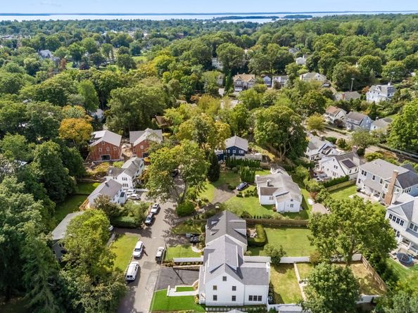 20 Center Drive, Greenwich CT 06870
