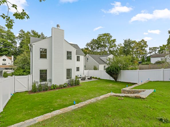 20 Center Drive, Greenwich CT 06870