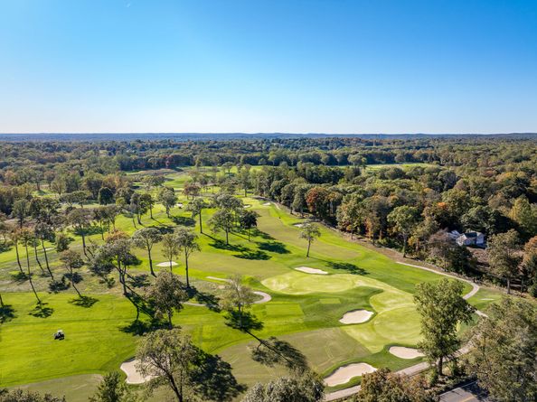 561 Smith Ridge Road, New Canaan CT 06840