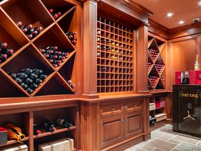 561 Smith Ridge Road, New Canaan CT 06840