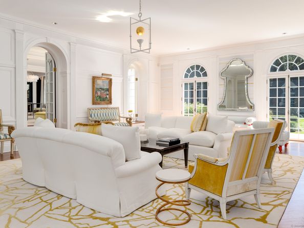 561 Smith Ridge Road, New Canaan CT 06840