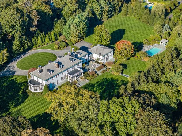 561 Smith Ridge Road, New Canaan CT 06840