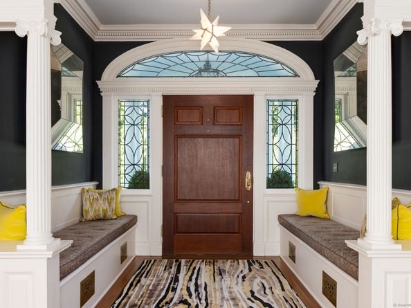 561 Smith Ridge Road, New Canaan CT 06840