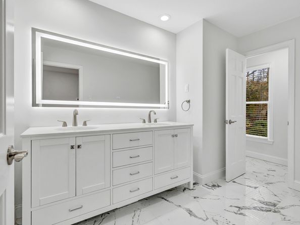 93 Putting Green Road N, Trumbull CT 06611