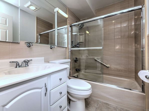 105 Harbor Drive APT 107, Stamford CT 06902