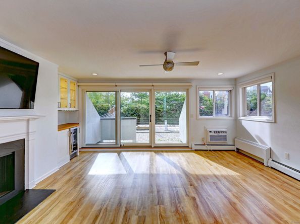 105 Harbor Drive APT 107, Stamford CT 06902