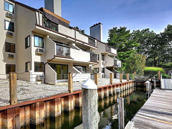 105 Harbor Drive APT 107, Stamford CT 06902