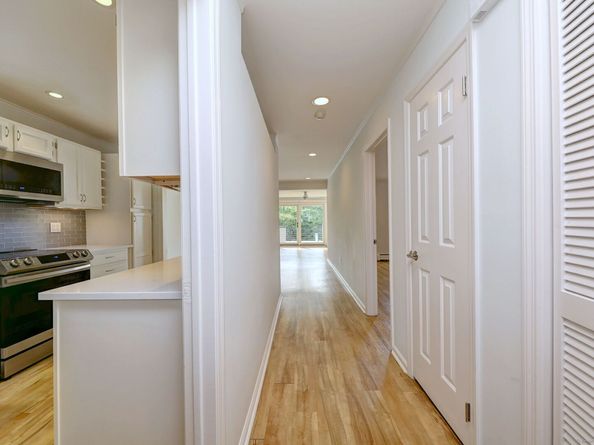105 Harbor Drive APT 107, Stamford CT 06902