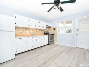 185 Cherry Hill Drive 1A, Bridgeport CT 06606