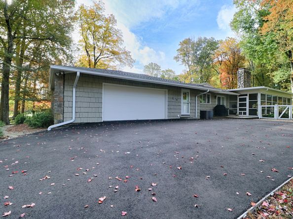 947 Galloping Hill Road, Fairfield CT 06824