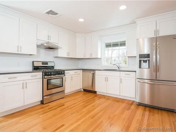 17 Oenoke Place, Stamford CT 06907