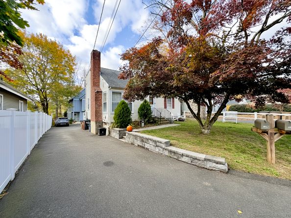 17 Oenoke Place, Stamford CT 06907