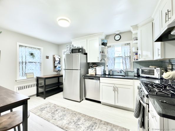 17 Oenoke Place, Stamford CT 06907