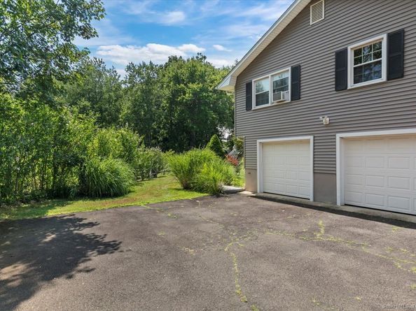 17 Woodchuck Lane, Norwalk CT 06854