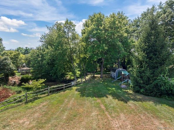 17 Woodchuck Lane, Norwalk CT 06854