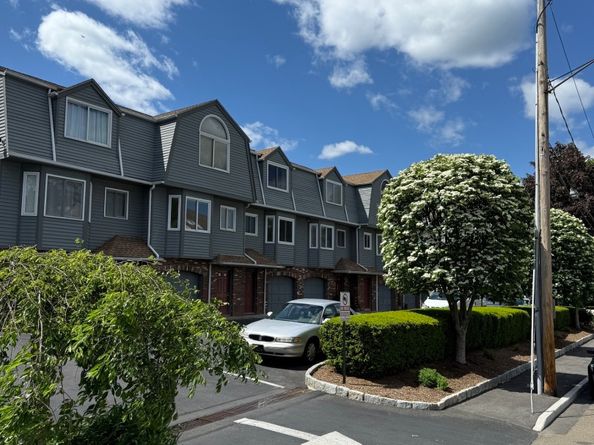 44 Pleasant Street 21, Stamford CT 06810