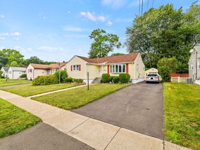 128 Auburn Street, Stratford CT 06614