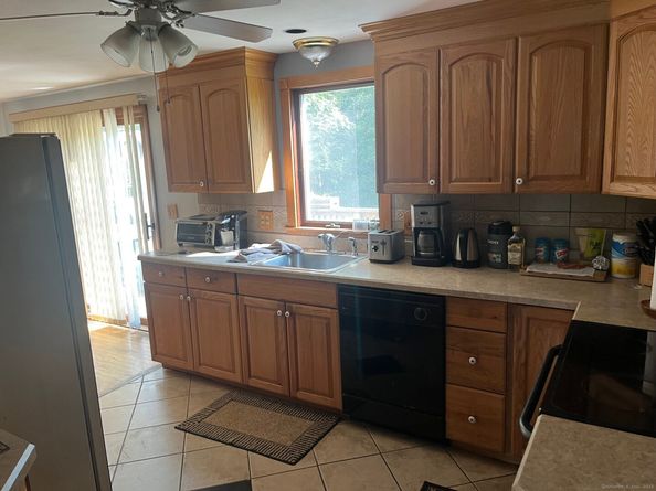 10 Greenwood Lane, Shelton CT 06484