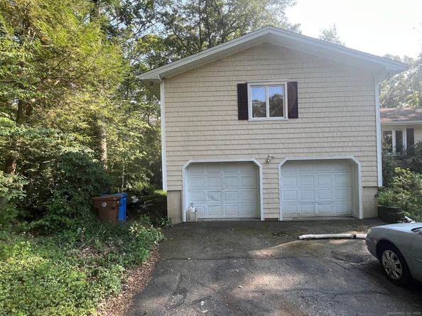 10 Greenwood Lane, Shelton CT 06484