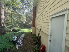 10 Greenwood Lane, Shelton CT 06484