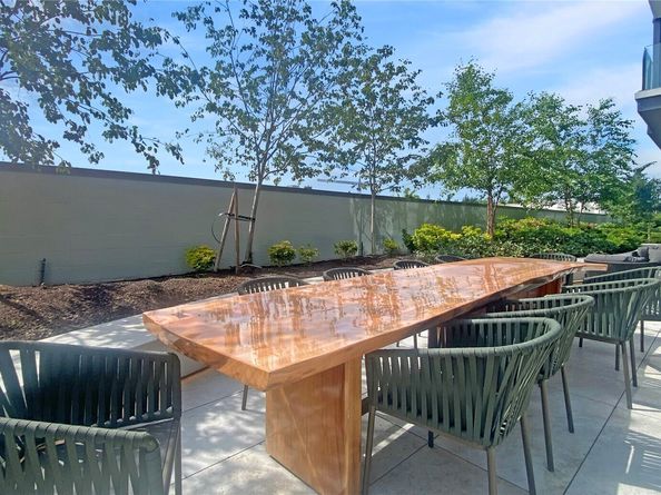 889 Avenue Square NE 209, Bellevue WA 98004