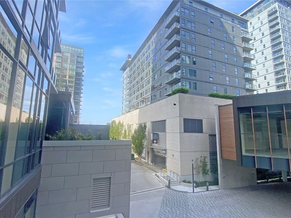 889 Avenue Square NE 209, Bellevue WA 98004