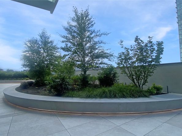 889 Avenue Square NE 209, Bellevue WA 98004