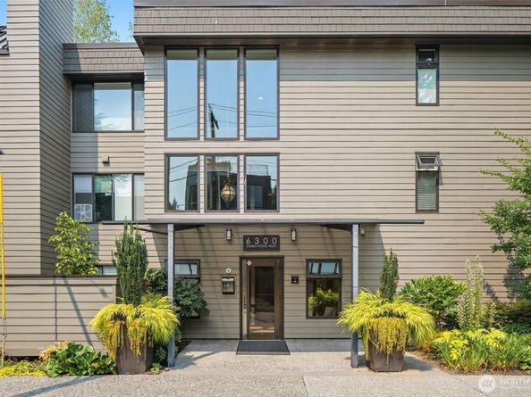 6300 Sand Point Way NE 306, Seattle WA 98115