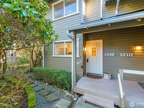 1218 101st Place NE, Bellevue WA 98004