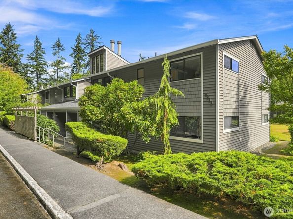 9918 NE 144th Lane 406, Kirkland WA 98034
