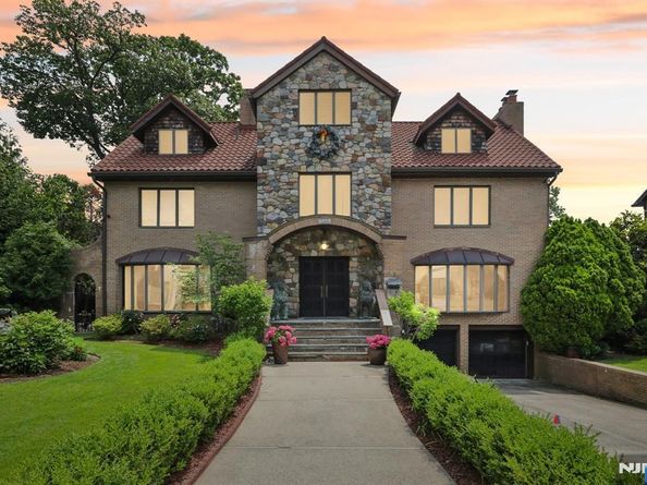 1060 Briar Way, Fort Lee NJ 07024