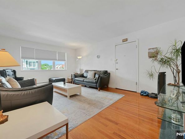 8 Cumbermeade Road, Fort Lee NJ 07024