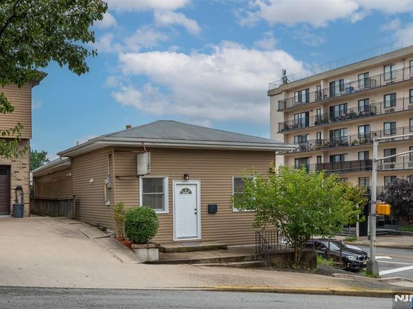 418 E Brinkerhoff Avenue, Palisades Park NJ 07650