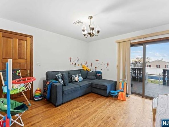 178 Central Lane, Secaucus NJ 07094