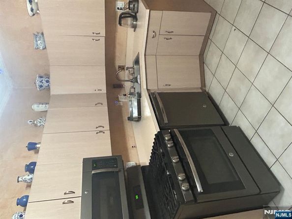 17 48th Street, Weehawken NJ 07086