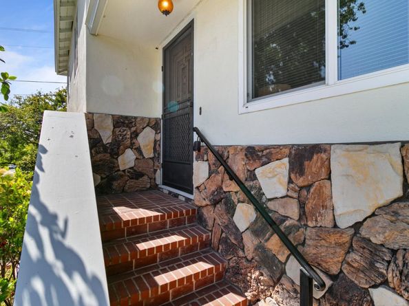 1118 Alameda De Las Pulgas, Redwood City CA 94061