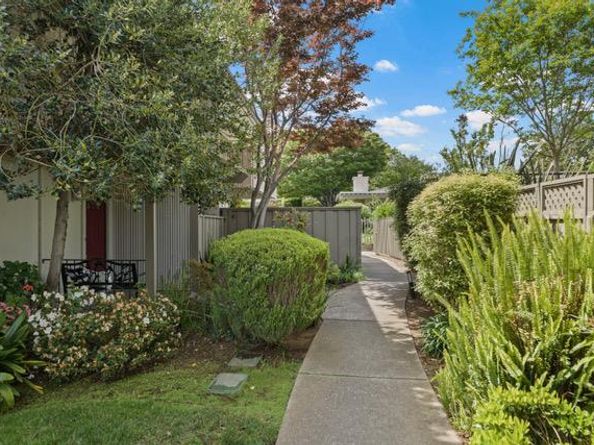 23 Los Altos Square, Los Altos CA 94022