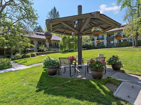 2140 Santa Cruz Avenue B104, Menlo Park CA 94025