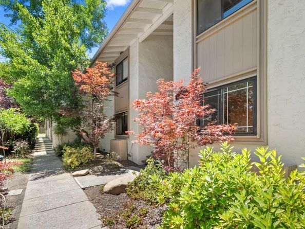 20780 4th Street 7, Saratoga CA 95070