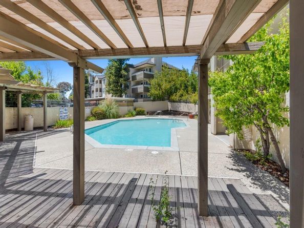 680 Dartmore Lane 259, Hayward CA 94544
